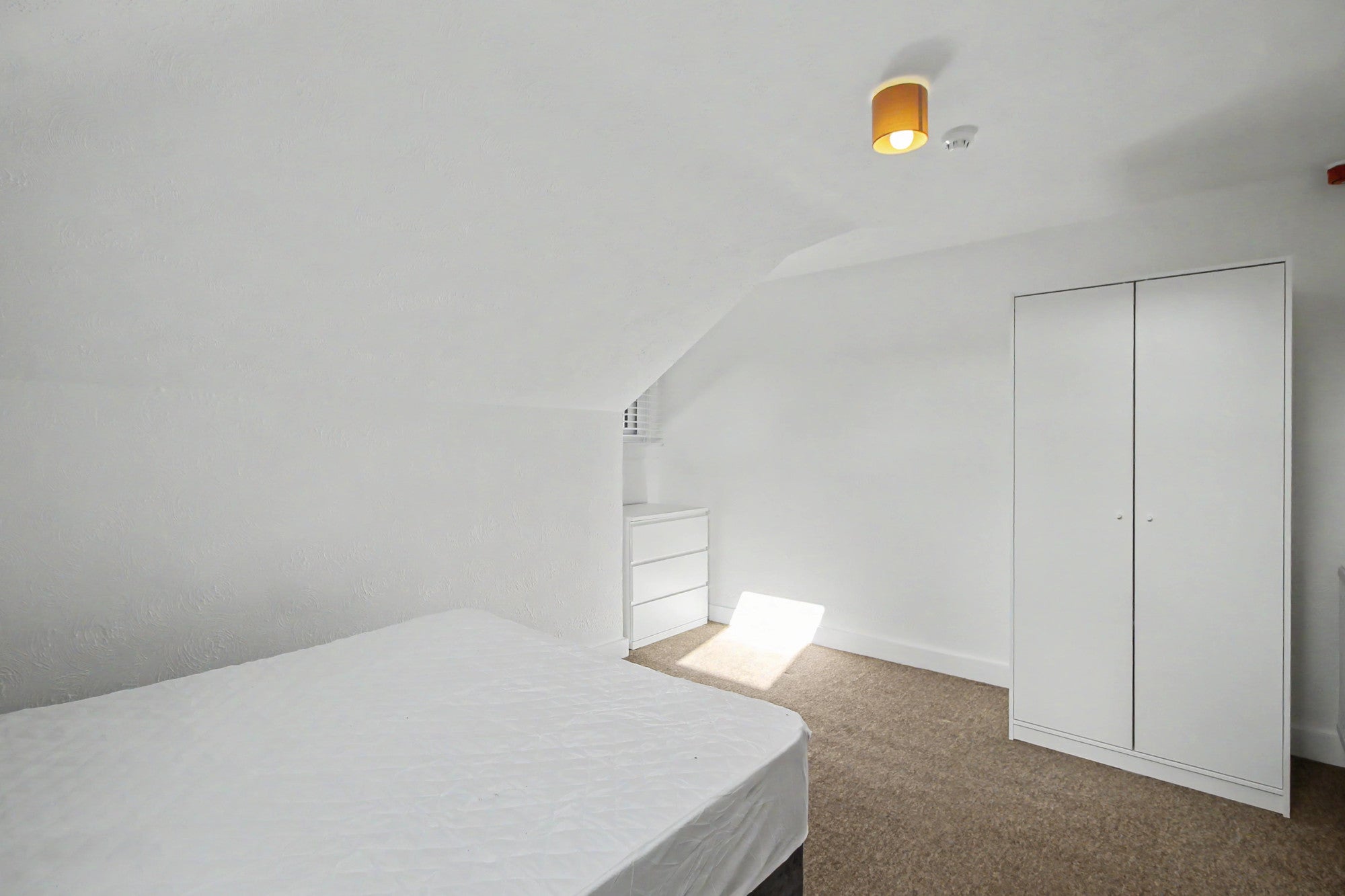 Room Alexandra Road in Rushmoor