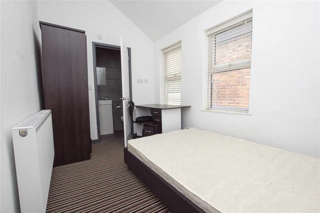 Flat Pershore Road in Birmingham