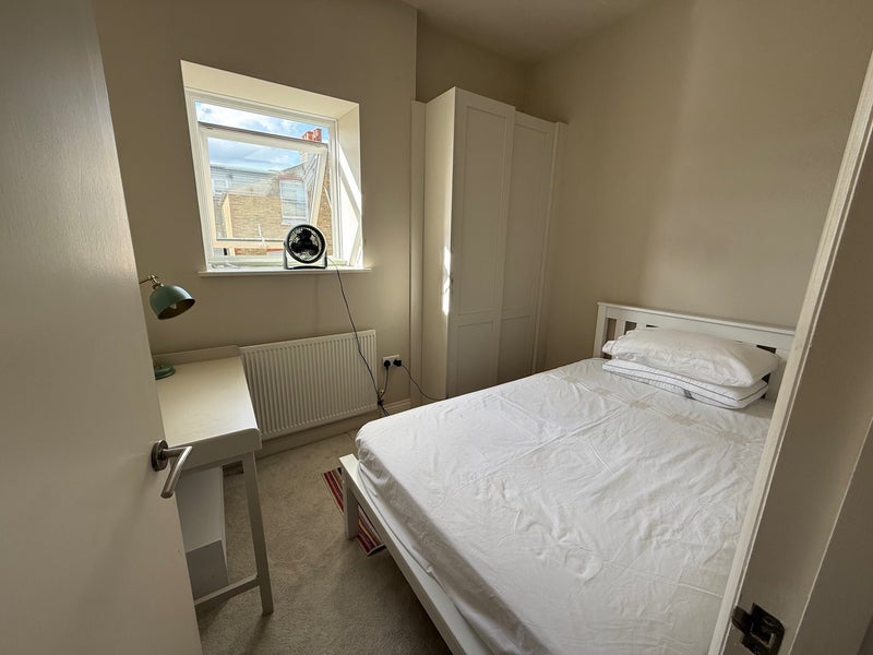 Room Alfriston Road in Greater London