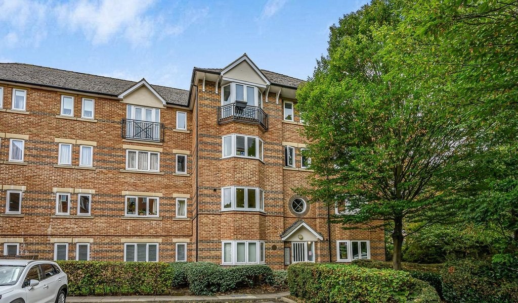 Flat Victory Road in Greater London