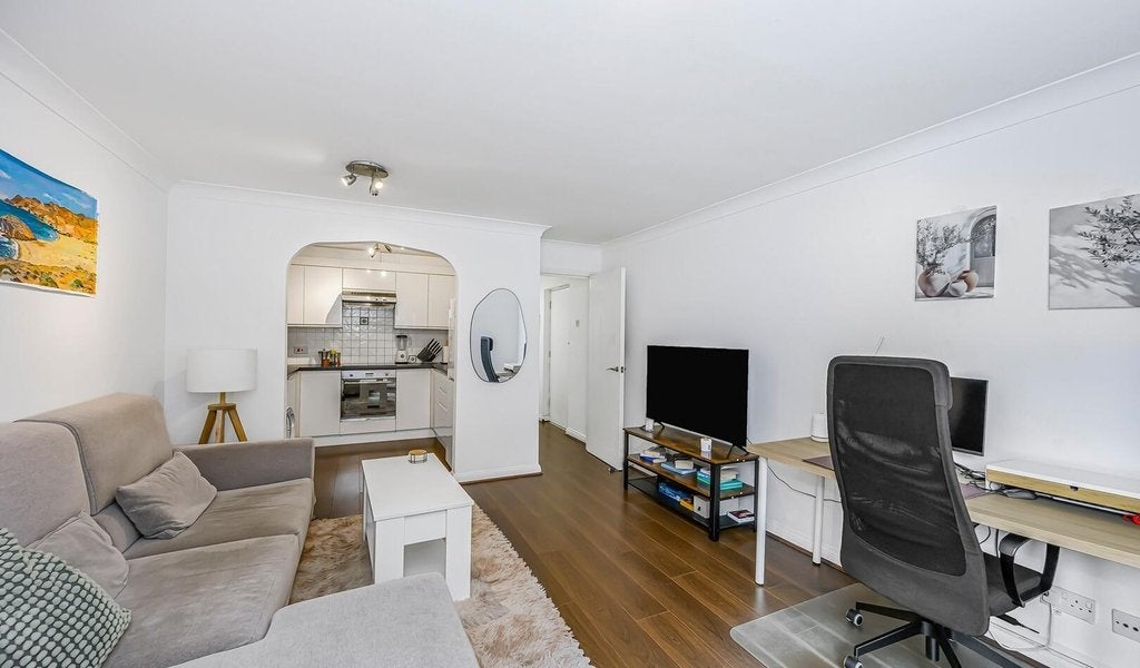 Flat Victory Road in Greater London