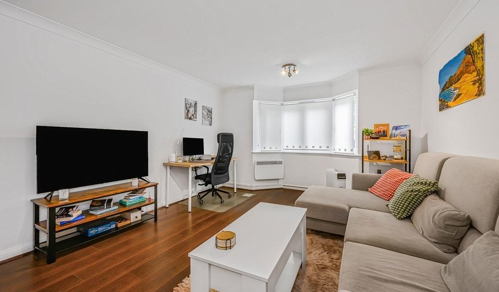 Flat Victory Road in Greater London