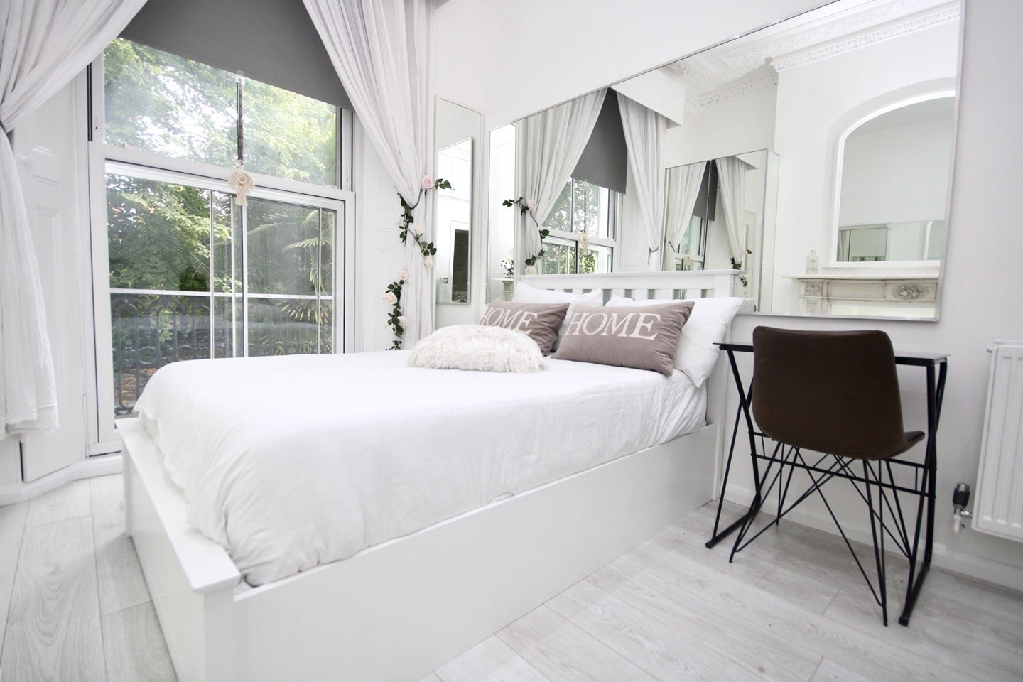Room Mortimer Crescent in Greater London