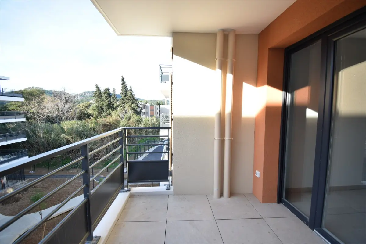 Flat Avenue Ambroise Thomas in Hyères