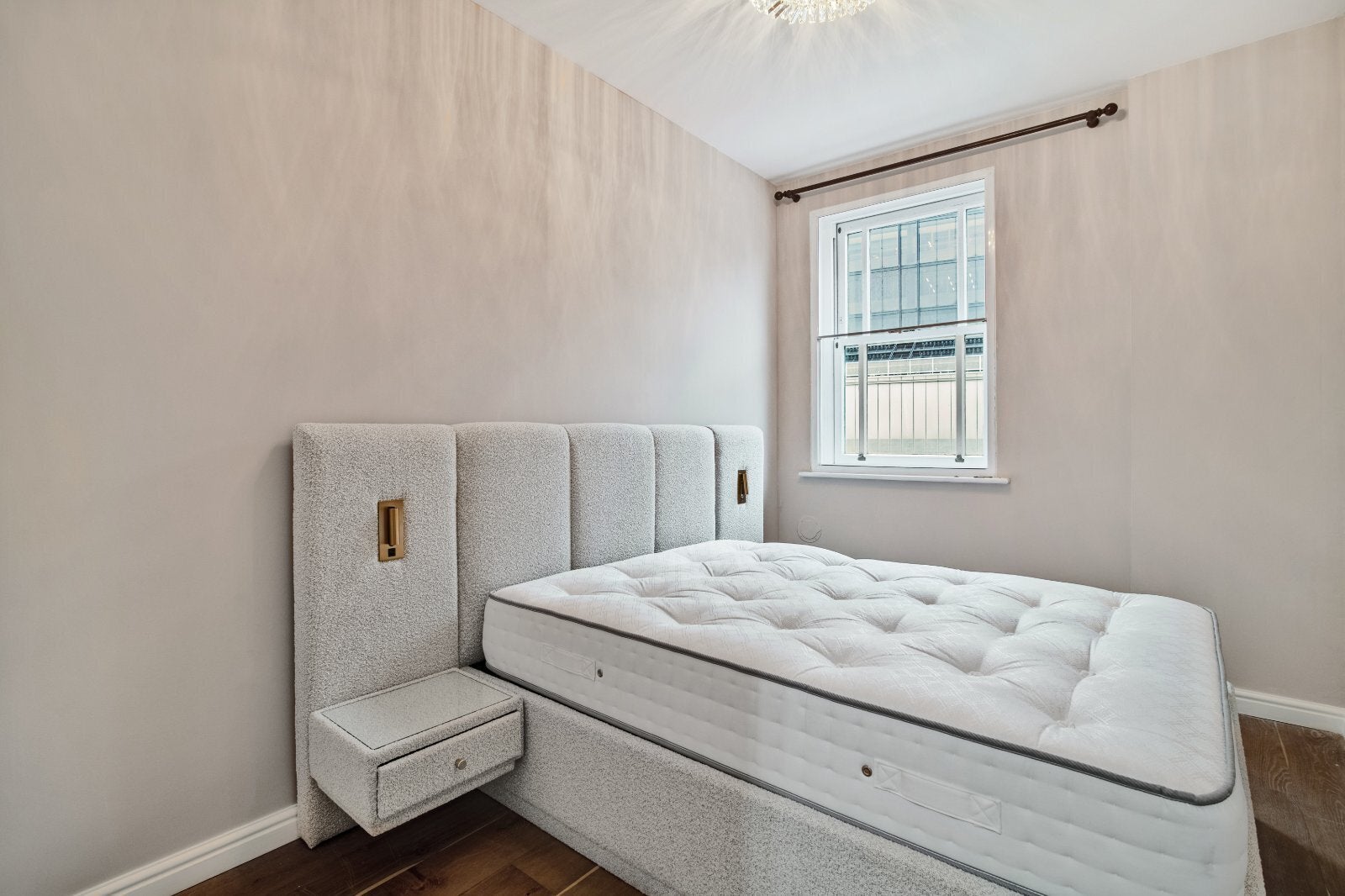 Flat Hugh Street in City of Westminster