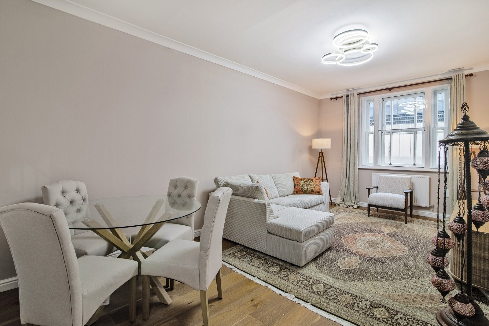 Flat Hugh Street in City of Westminster