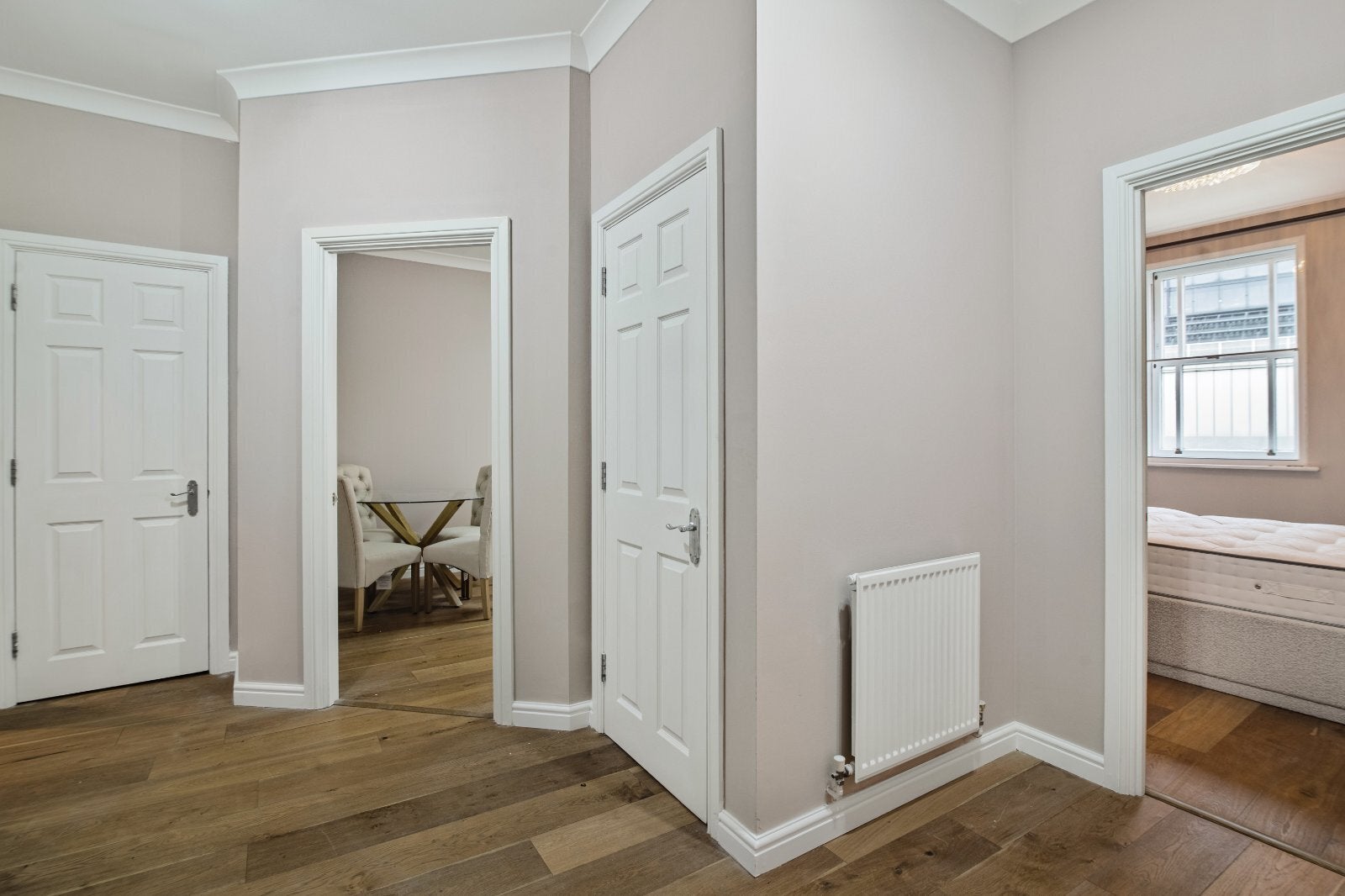 Flat Hugh Street in City of Westminster