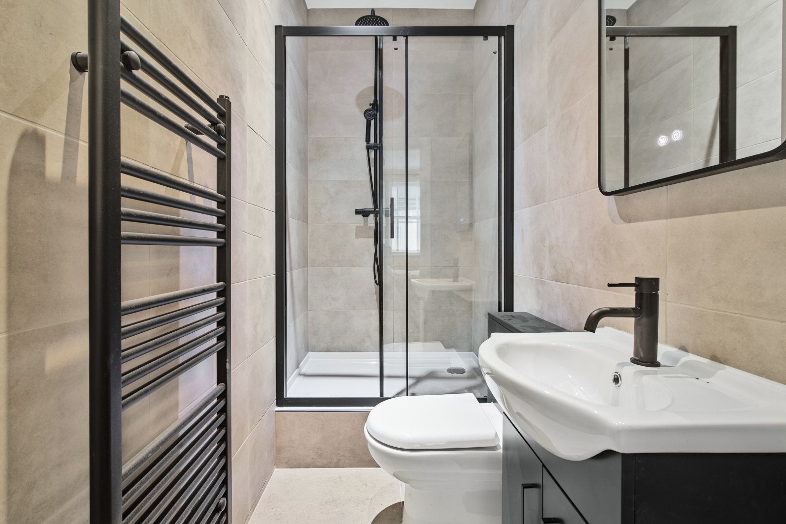 Flat Hugh Street in City of Westminster