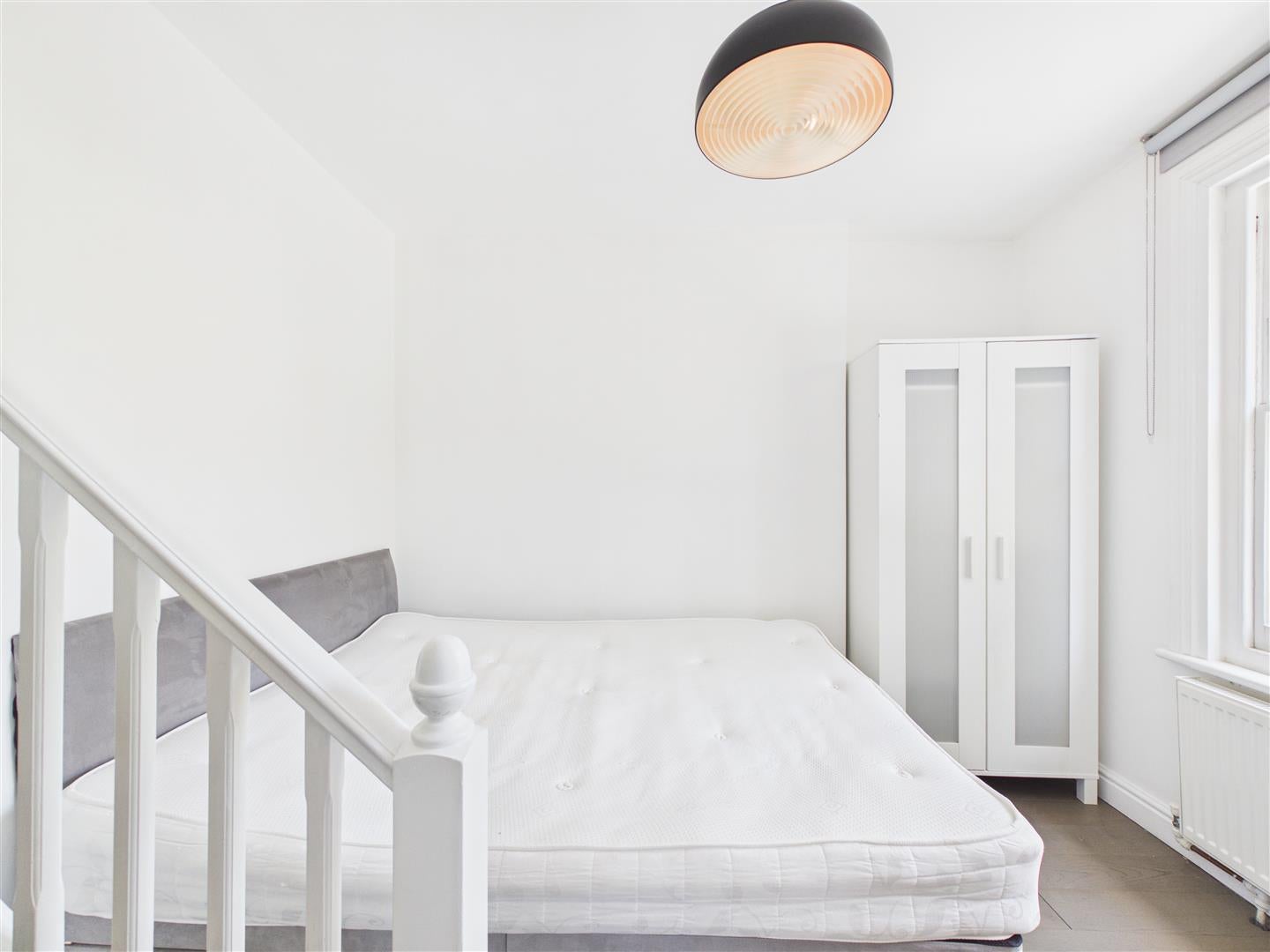 Flat Essex Road in Greater London