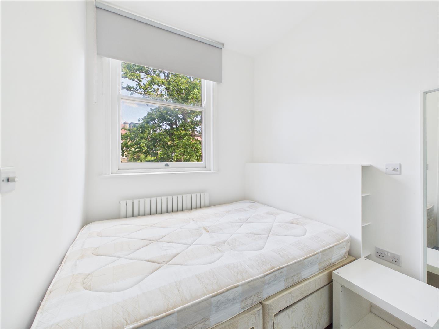 Flat Essex Road in Greater London