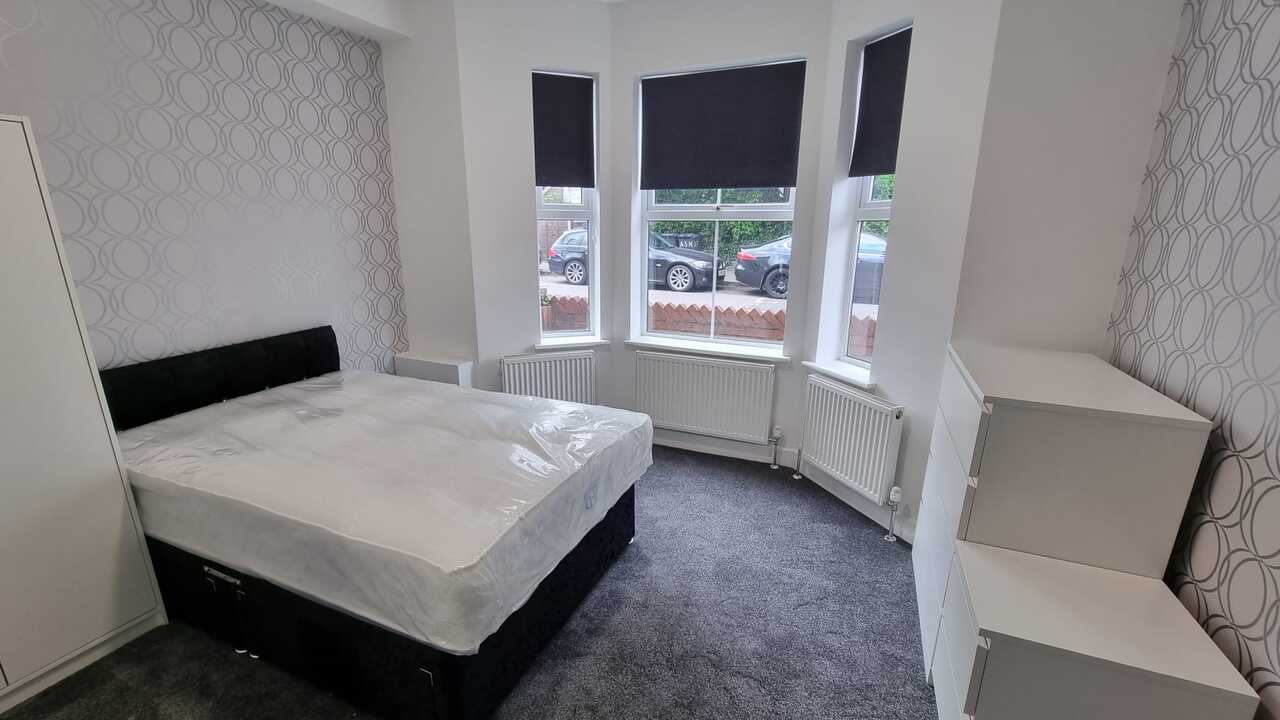 Room Ashburnham Road in Luton