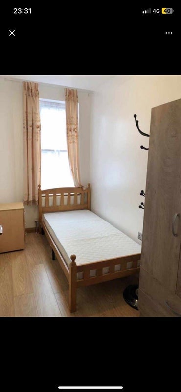 Room Sirdar Road in Greater London