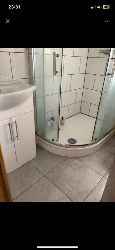 Room Sirdar Road in Greater London