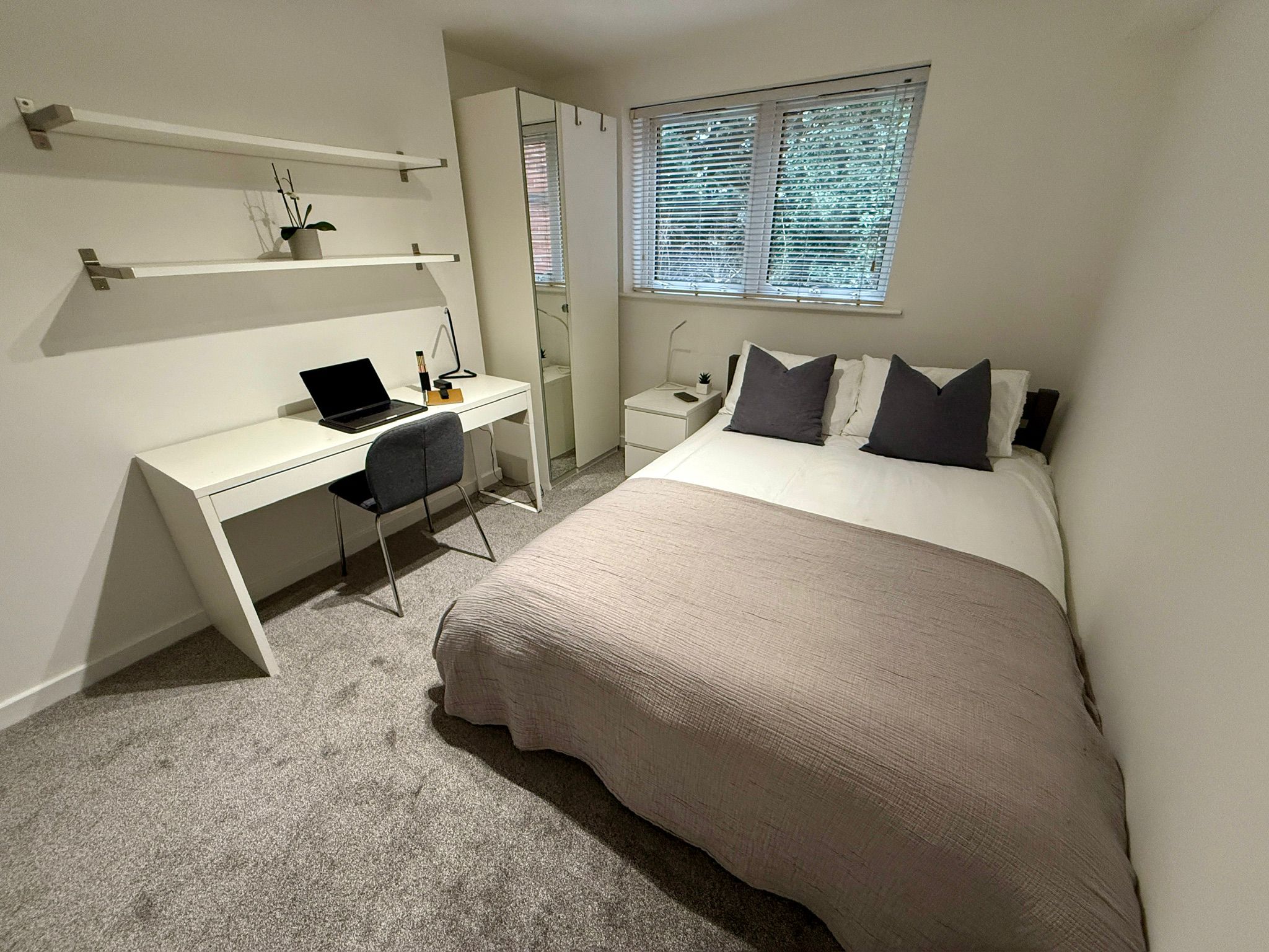 Flat Aston Court in Nottingham
