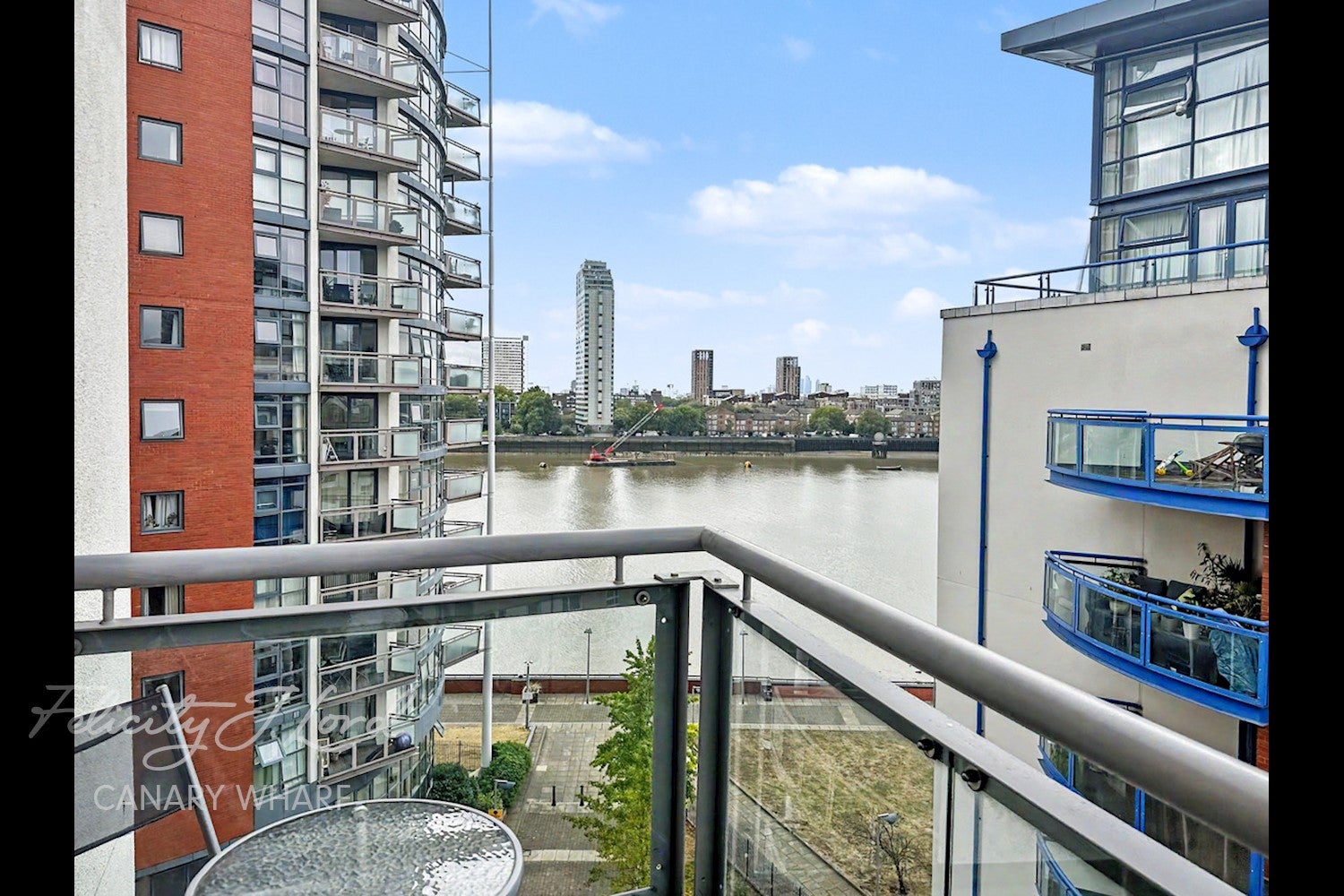 Flat Crews Street in Greater London