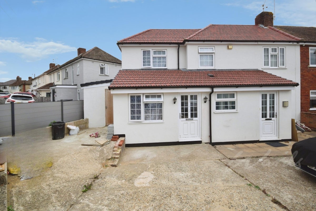 Flat Cedar Road in Strood