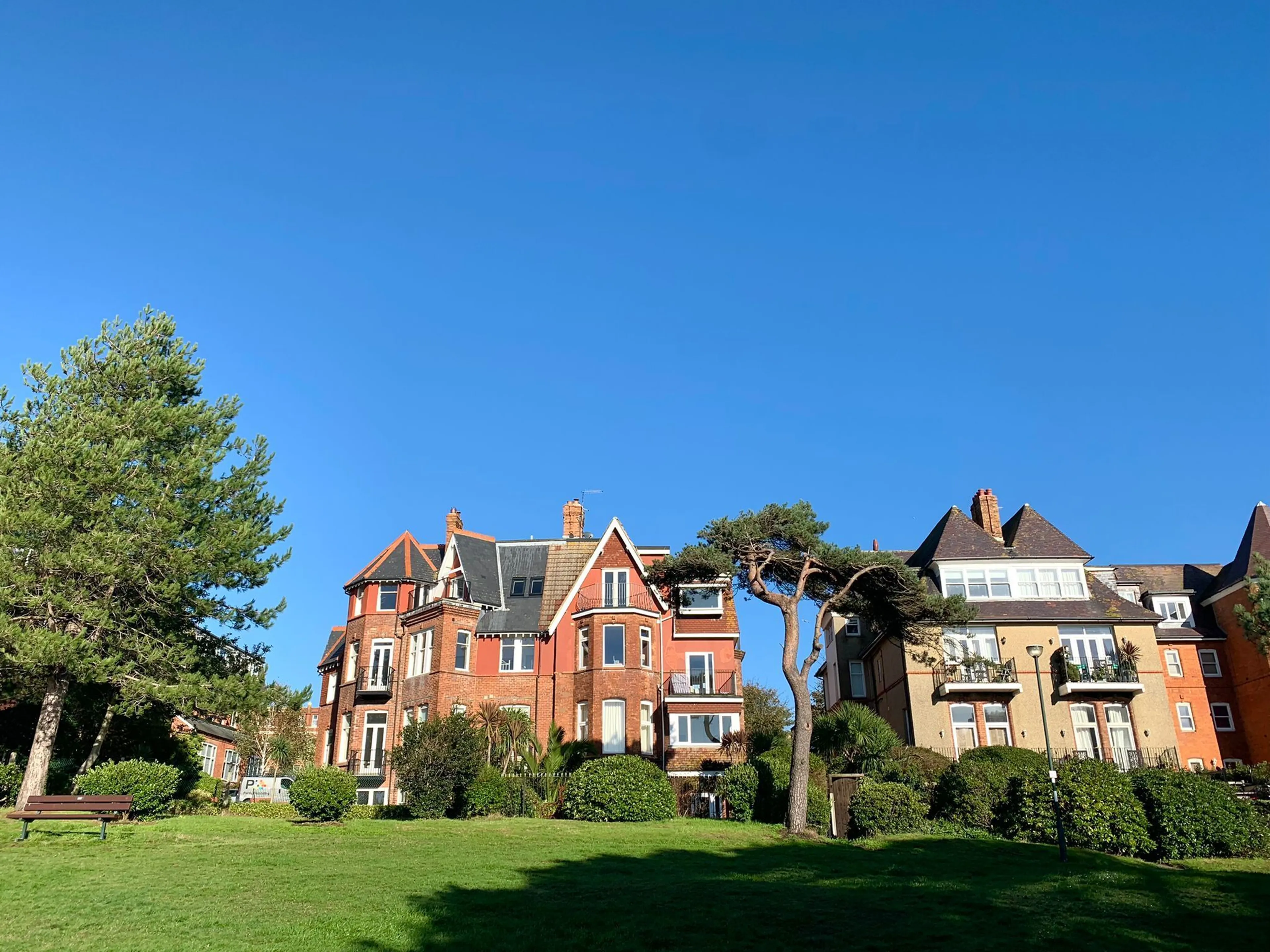 Flat West Cliff Gardens in Bournemouth