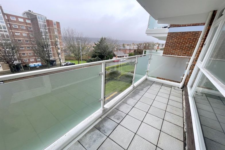 Flat Upperton Road in Eastbourne
