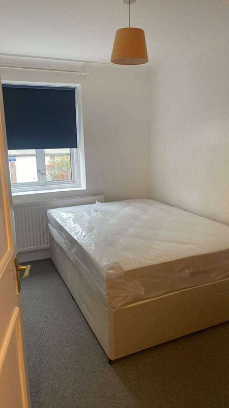 Room Brondesbury Road in Greater London
