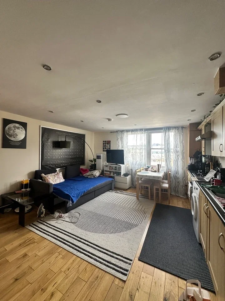 Room Pentonville Road in Greater London