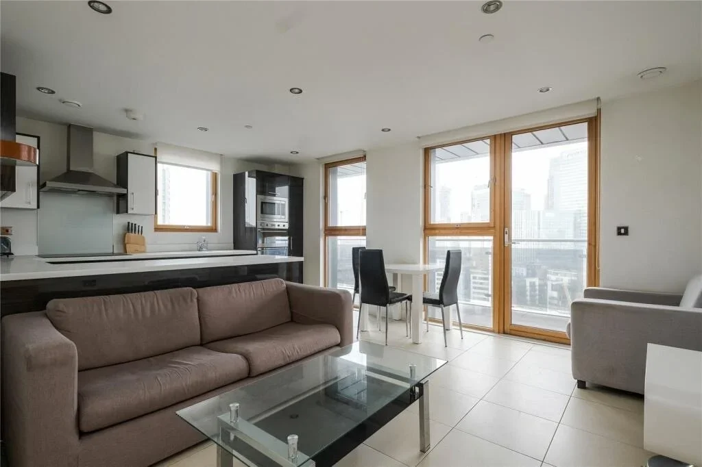 Room Baffin Way in Greater London