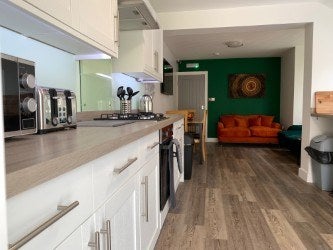 Room Ainslie Street in Grimsby