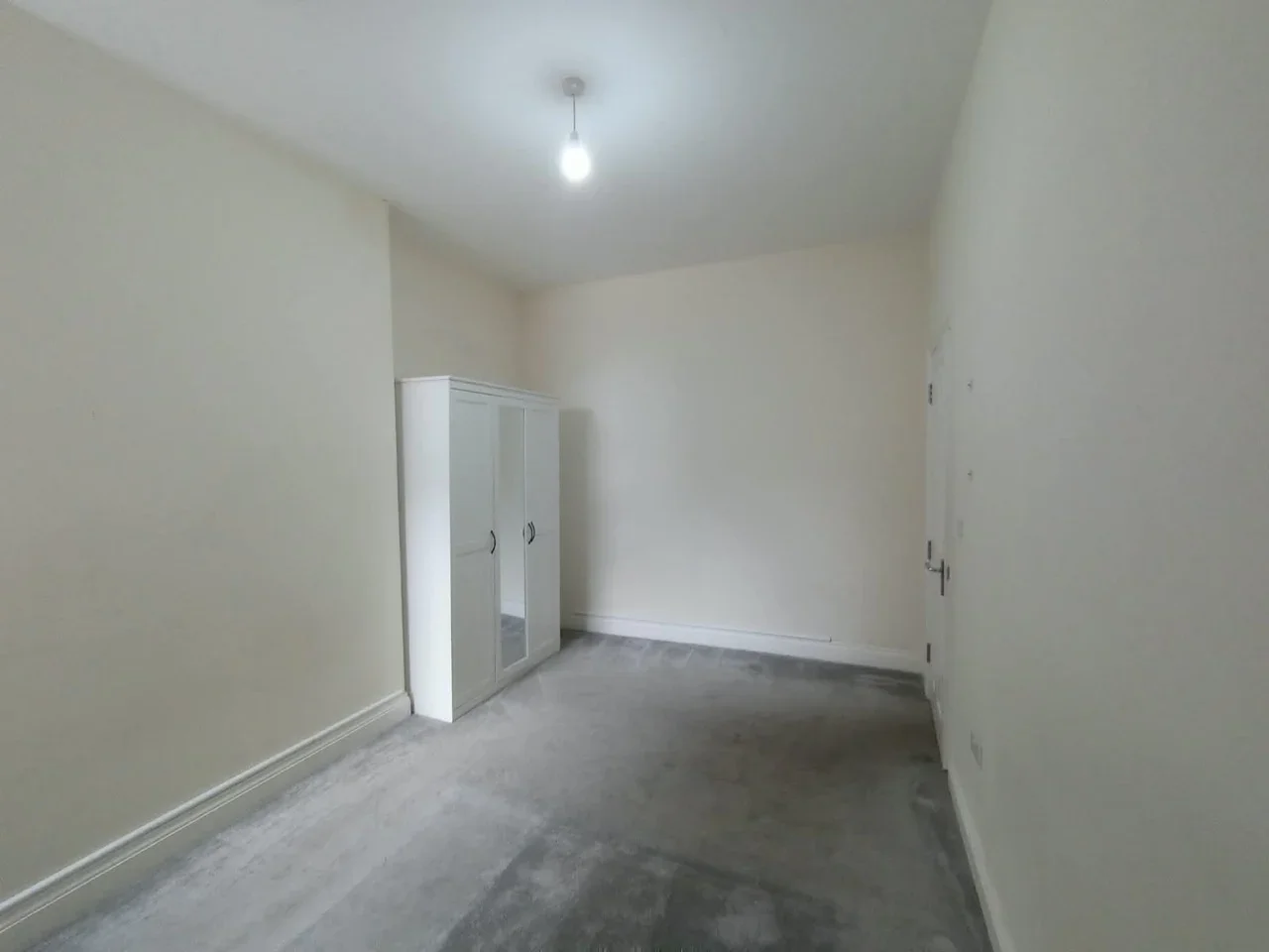 Flat Balham High Road in Greater London