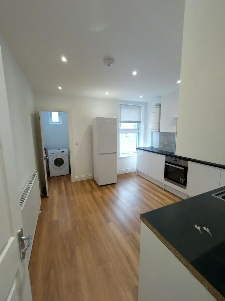 Flat Balham High Road in Greater London