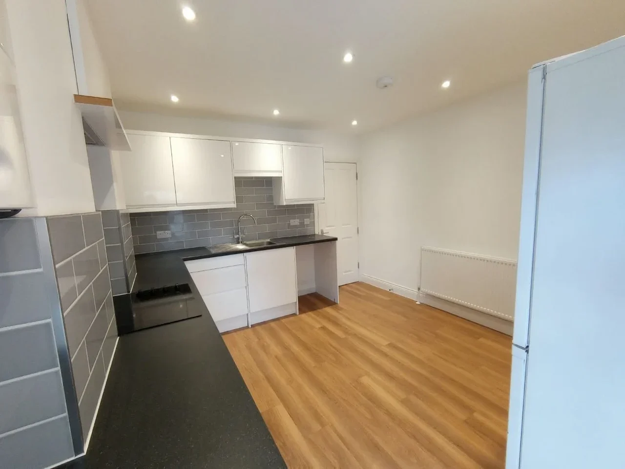 Flat Balham High Road in Greater London