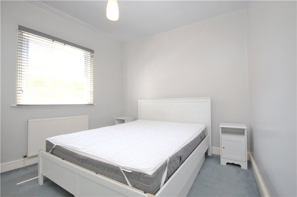 Flat Askew Road in Greater London