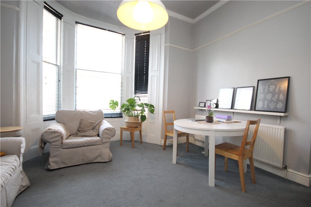 Flat Askew Road in Greater London