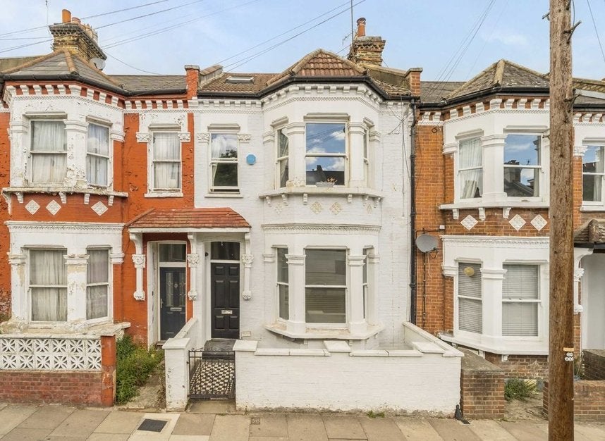 Flat Aliwal Road in Greater London