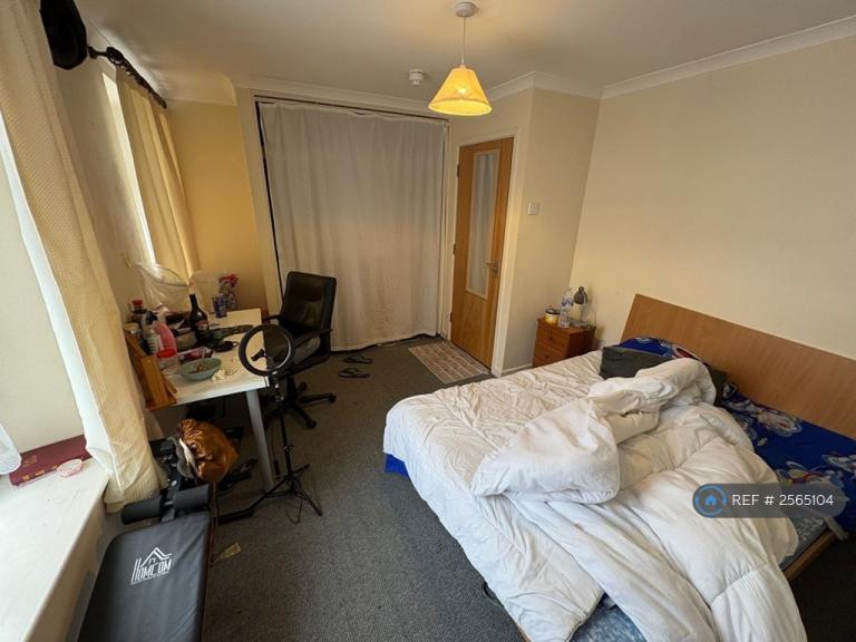 Room Rodney Street in Swansea