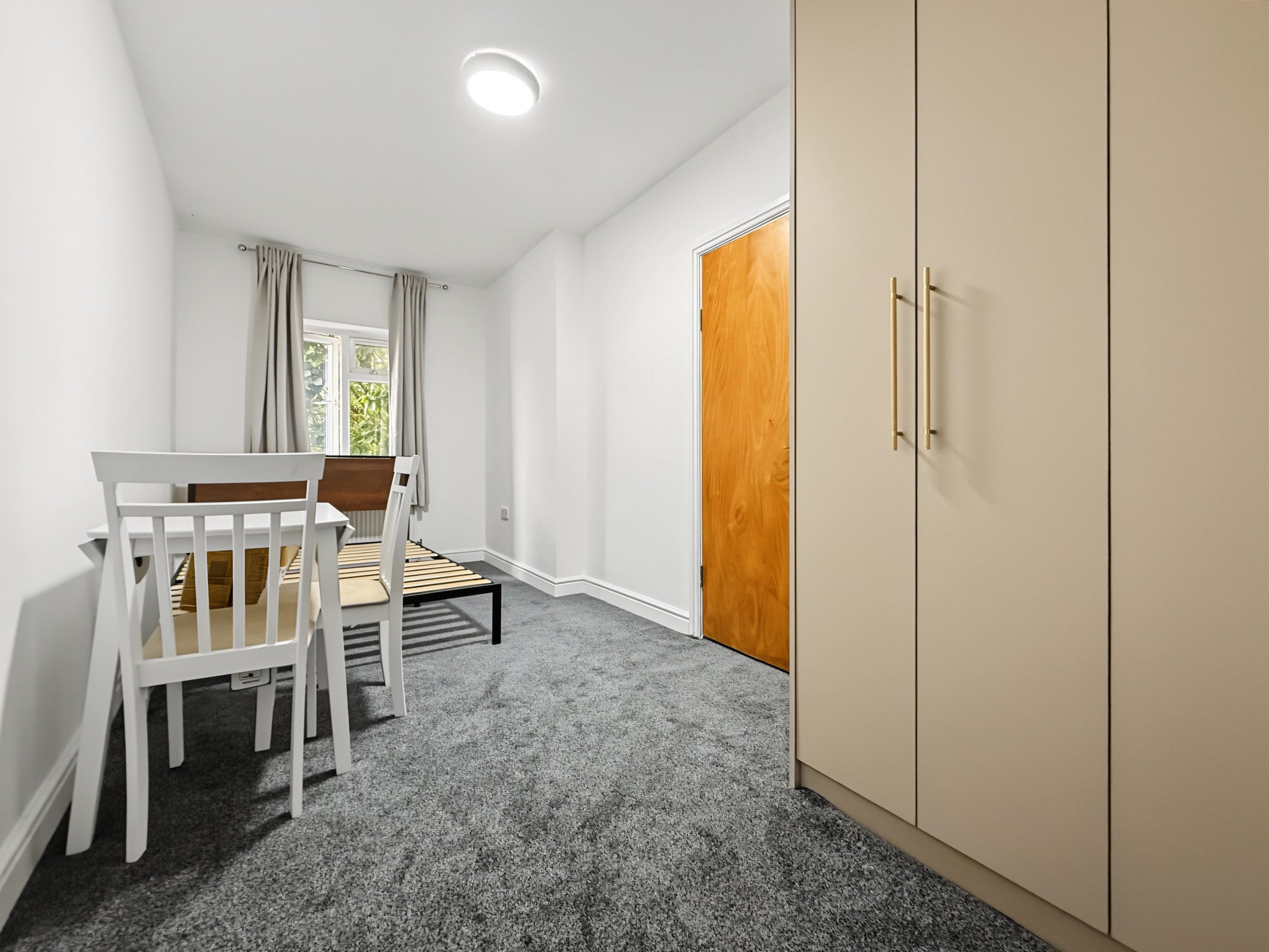 Flat Old Cote Drive in Greater London