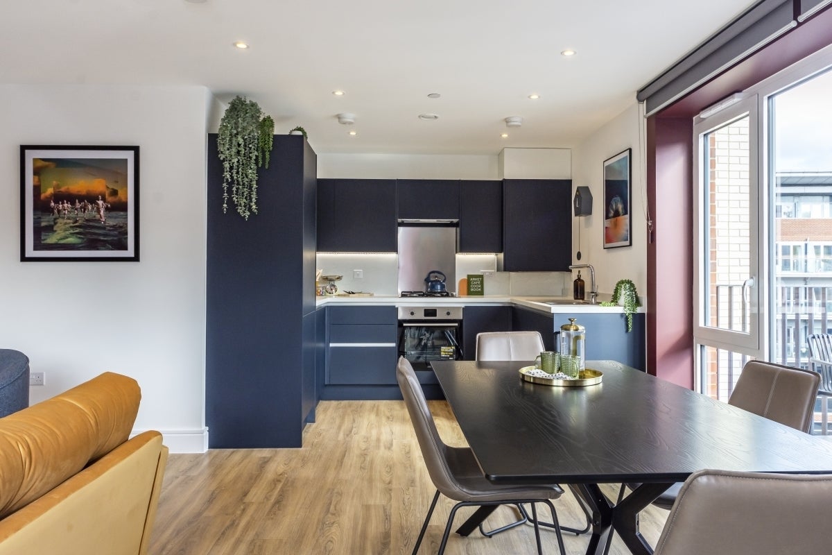 Flat Desborough Road in High Wycombe