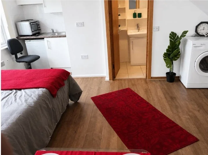 Flat Middleham Road in Greater London
