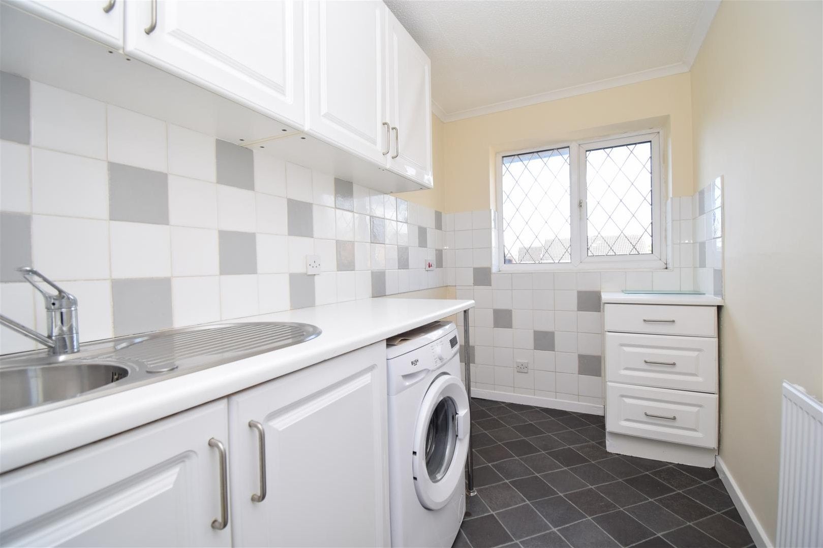 Flat Wordsworth Grove in Wakefield