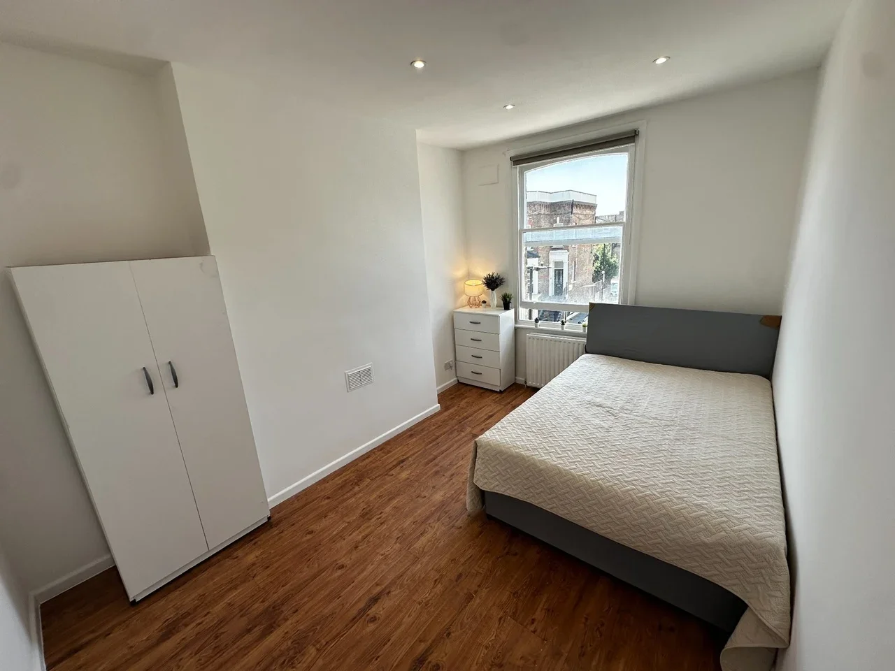 Room Portnall Road in City of Westminster