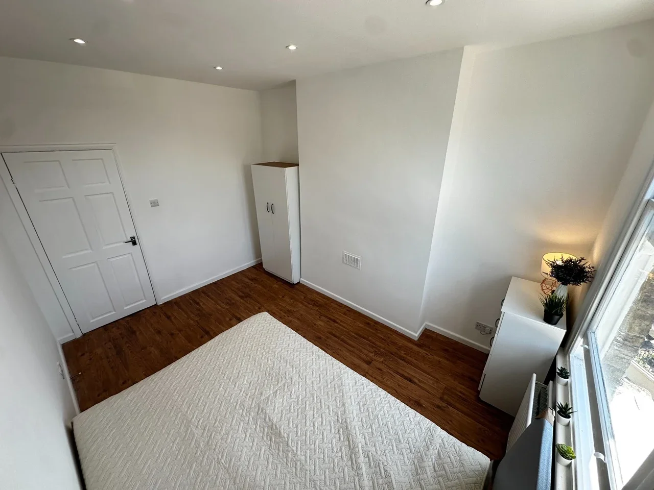 Room Portnall Road in City of Westminster