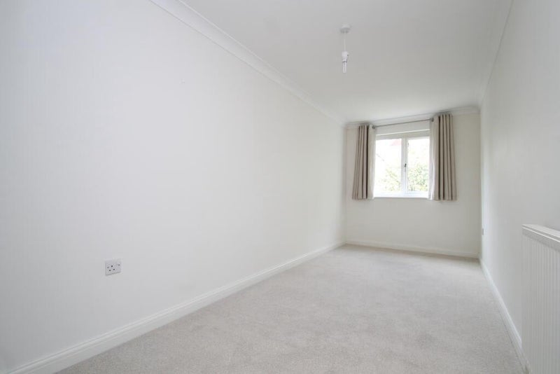 Room Albemarle Road in Greater London