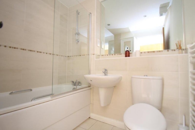 Room Albemarle Road in Greater London