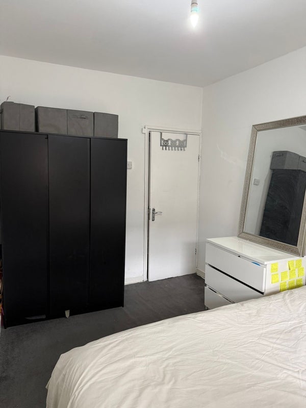 Flat Millfields Road in Greater London
