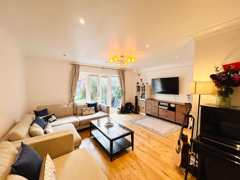 House Benjamin Mews in Greater London