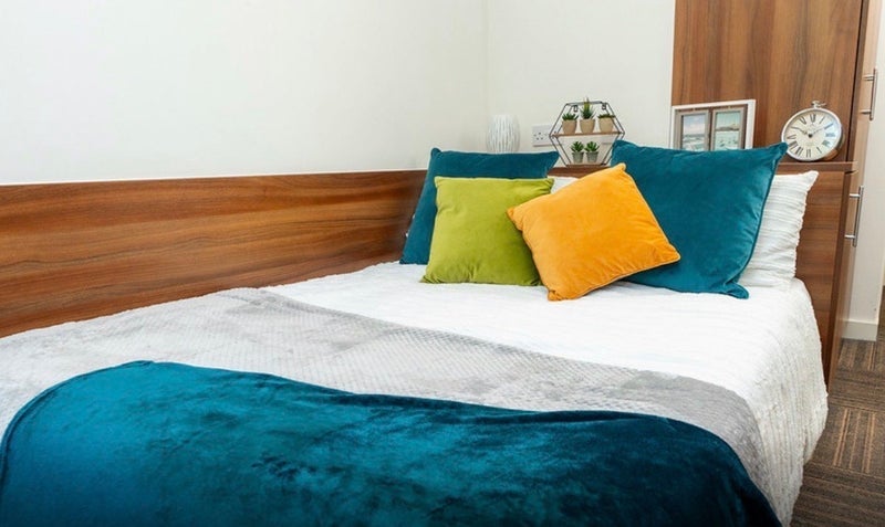 Room Denmark Road in Manchester