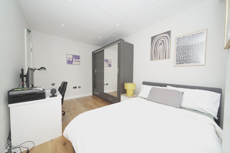 Room High Street in Greater London