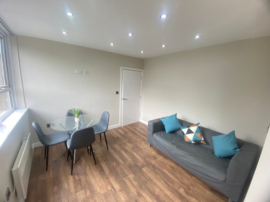 Flat Kirkstall Road in Leeds