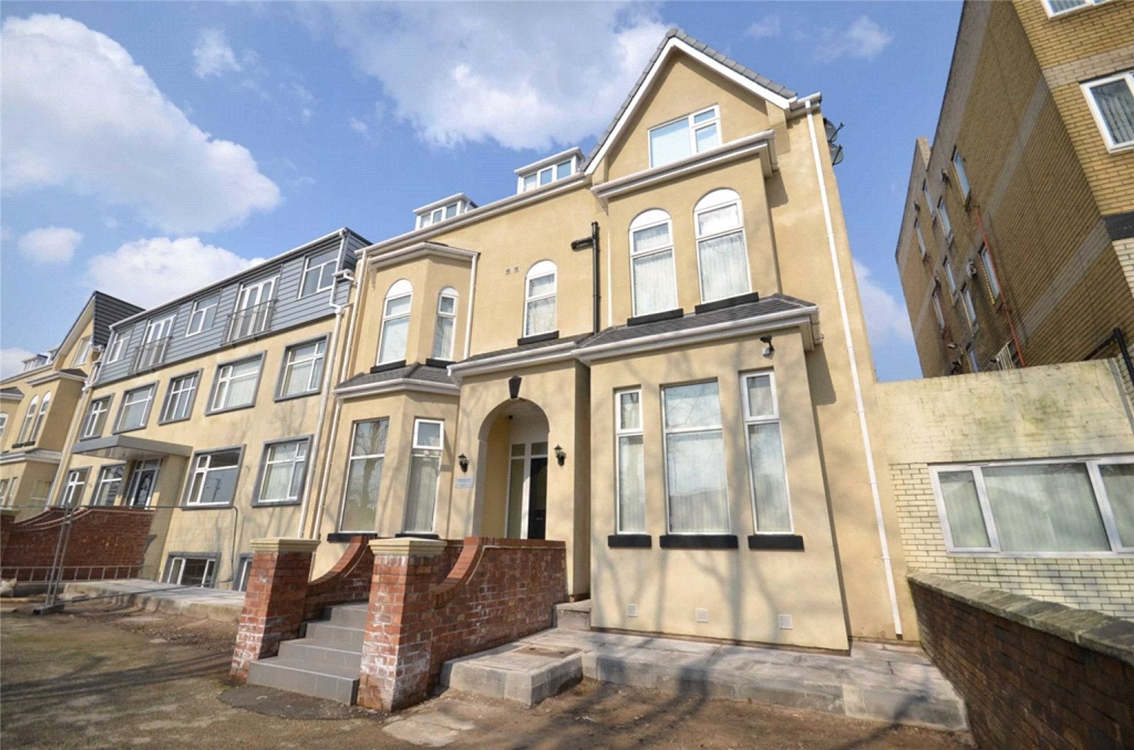 Flat Wilbraham Road in Manchester