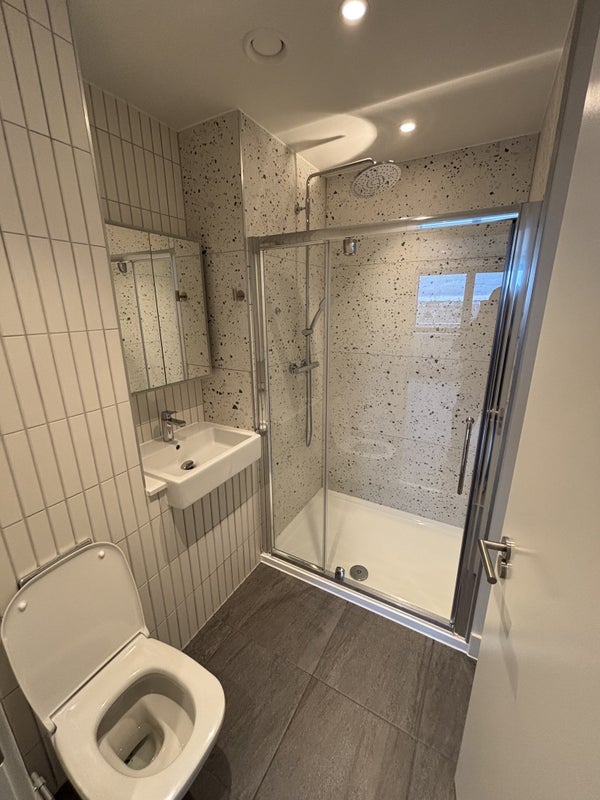 Room Park Lane in Greater London