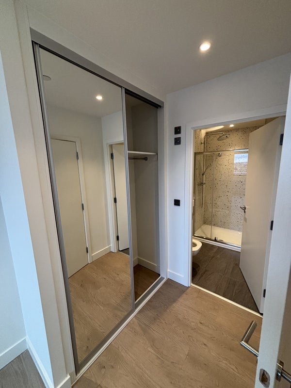 Room Park Lane in Greater London