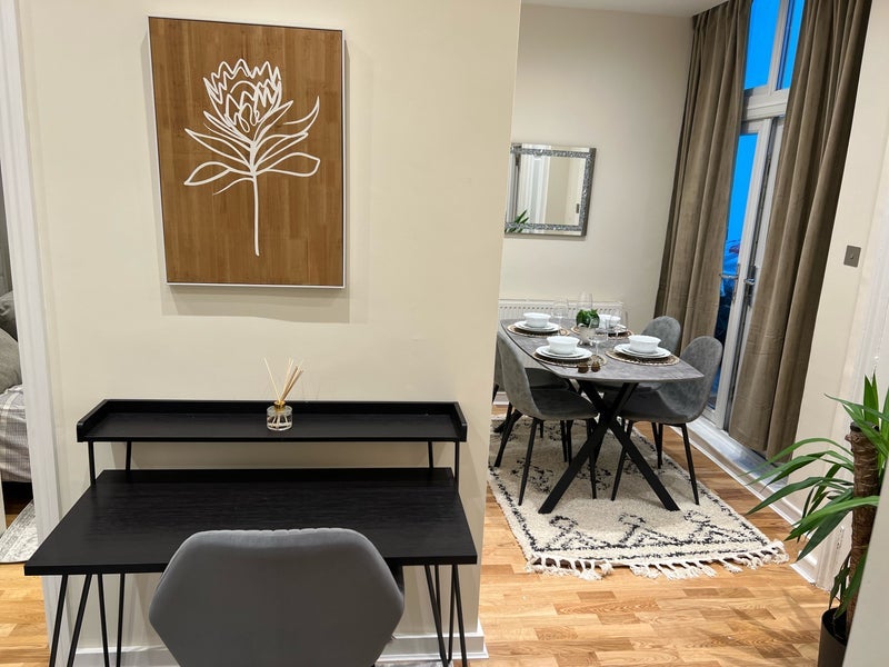 Flat Launceston Place in Greater London